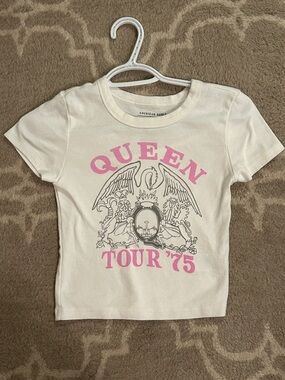 American Eagle Outfitters White Tee with Pink 'Queen Tour '75' Graphic